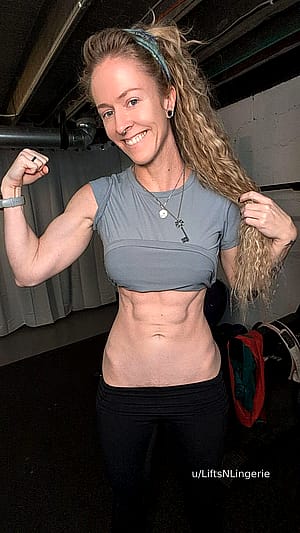 F35 Carmilla Vess casual gym basement selfie'