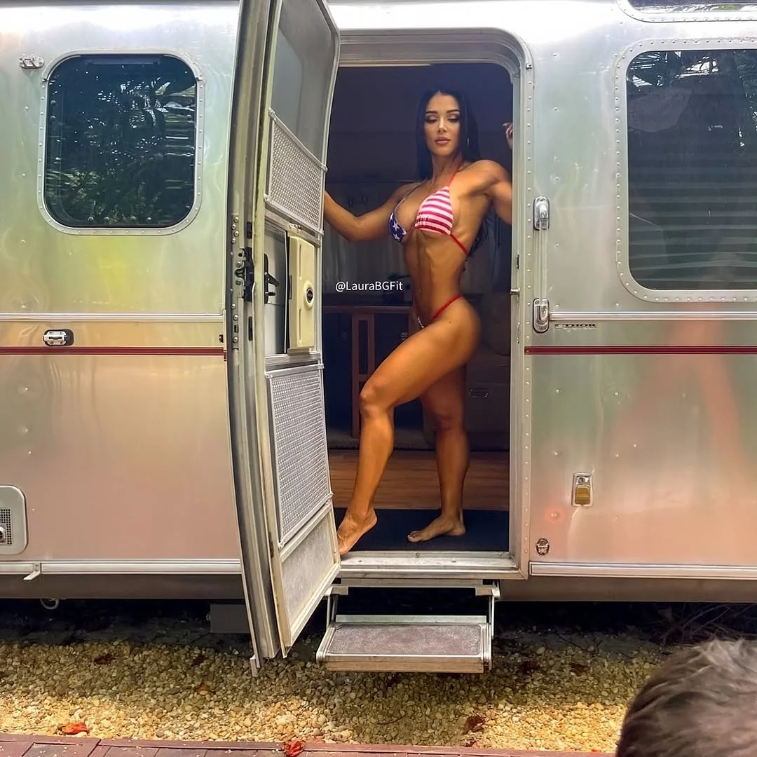 Laura Bedoya picture 1 of 2