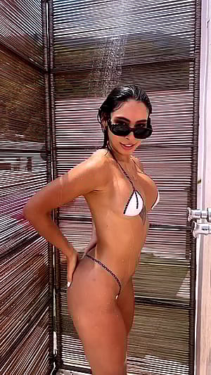 Daniela Antury'