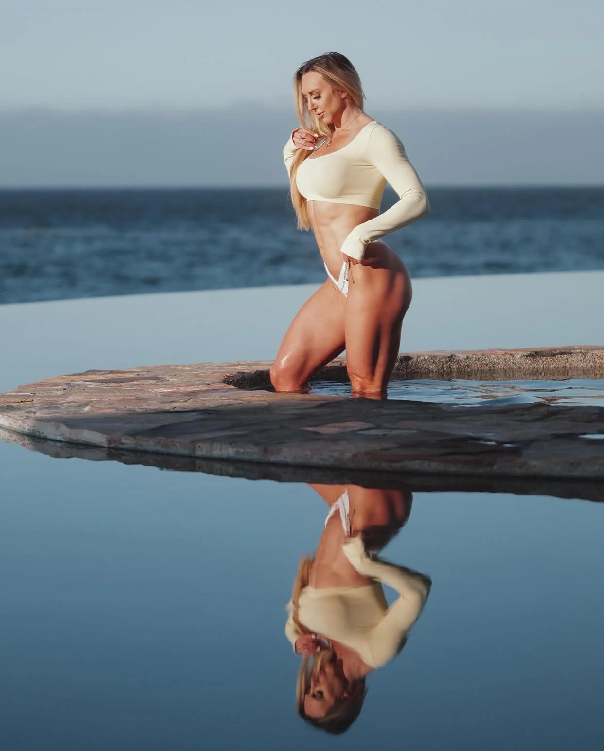 Victoria Scott picture 3 of 3