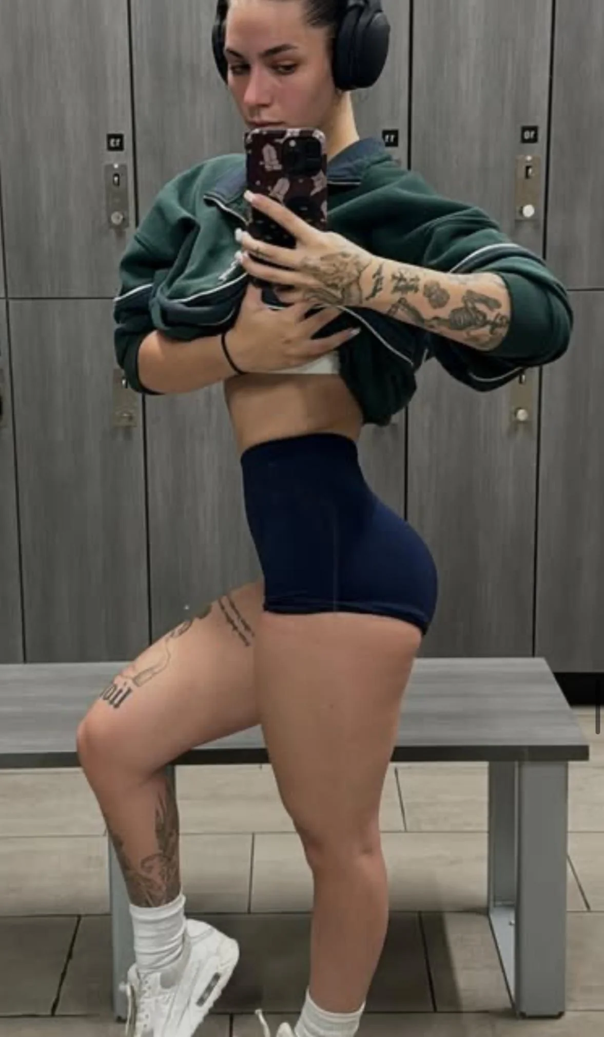 Carly.jb is so fine picture 1 of 3
