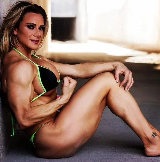 Ashley Hromyak picture 1 of 2