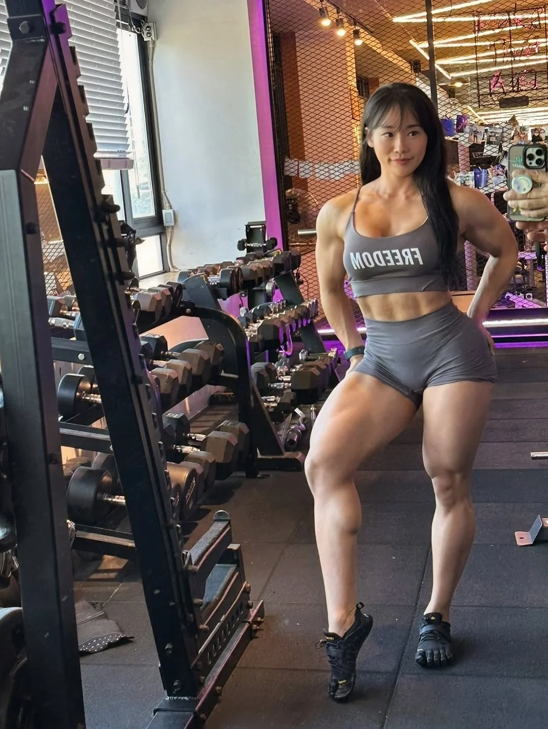 Choi Lian picture 1 of 2
