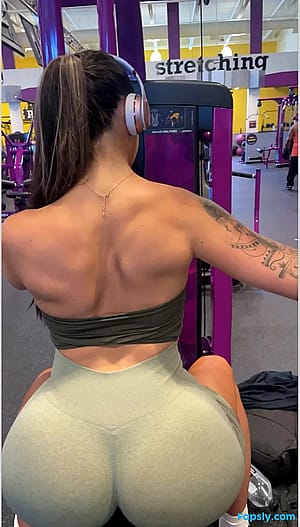 Back day but my booty is distracting lol