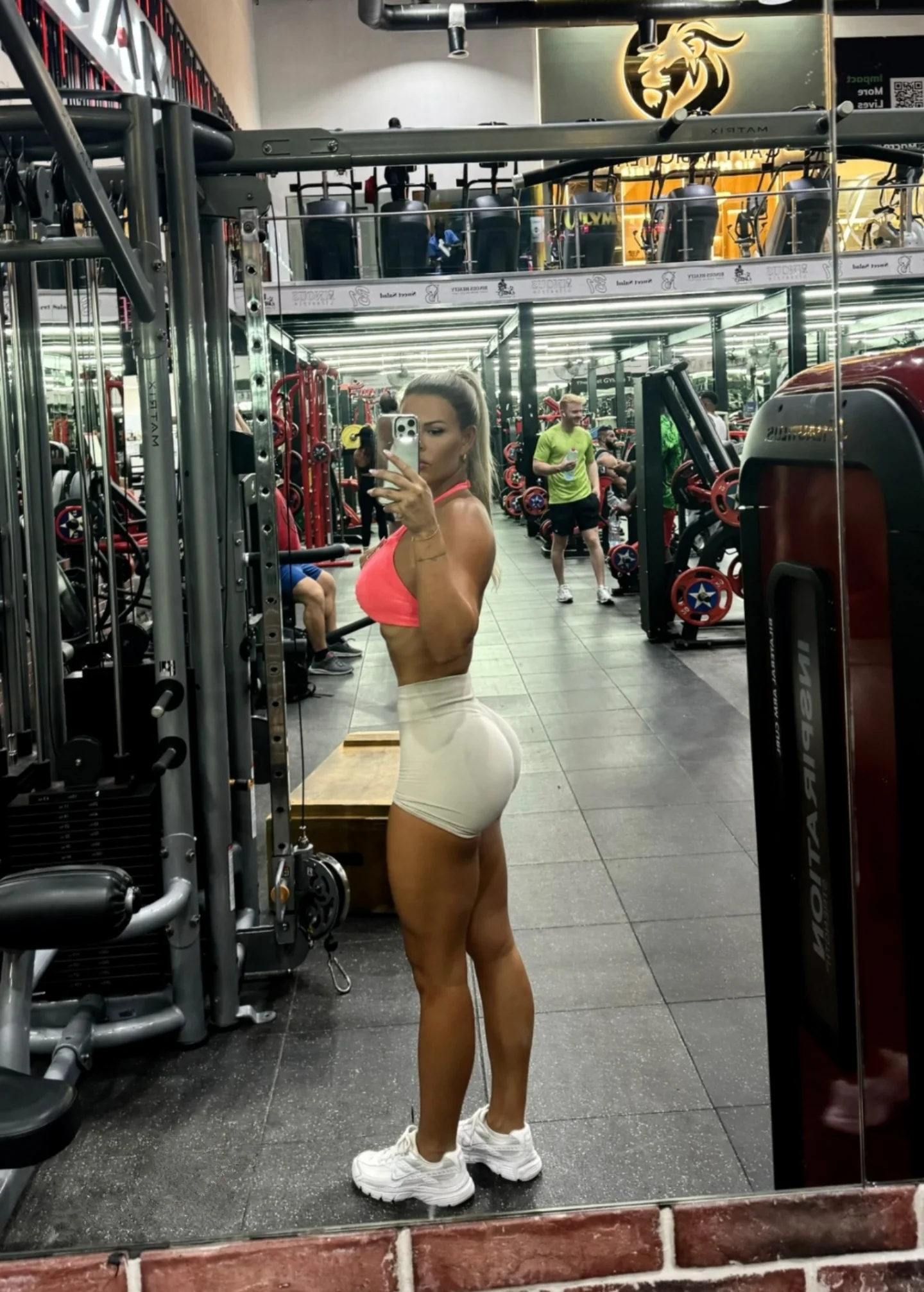 Carmen Bieri glutes workout picture 1 of 1